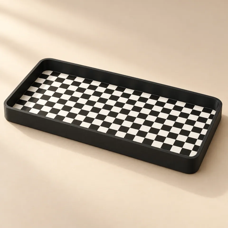Siyah gövdeli, siyah-beyaz damalı zeminli 3D baskı mini tepsi